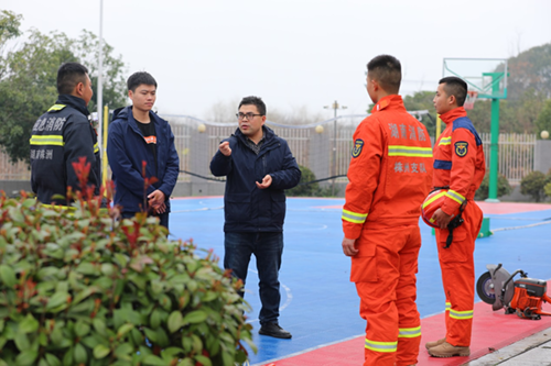 千亿体育在线信息工程系主任李会明一行到市消防救援支队看望实习学生